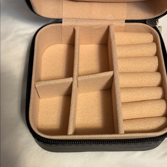 Black Square Faux Leather Jewelry Case Travel Box - Picture 4 of 7